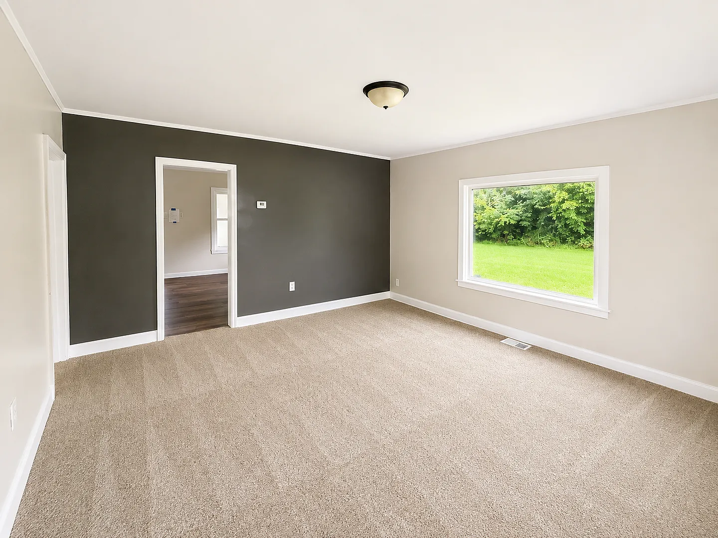 Spacious 3BR South Columbus Home with Sunroom, Full Basement, Garage, and Large Yard! — Photo 2