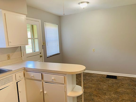 5th image of 1099-1105 Euclaire Ave #1101
