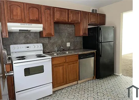 2 bed, 740 sqft, $1,100 — Photo 2