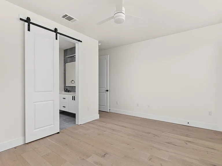 1402 Summit St #B — Photo 17