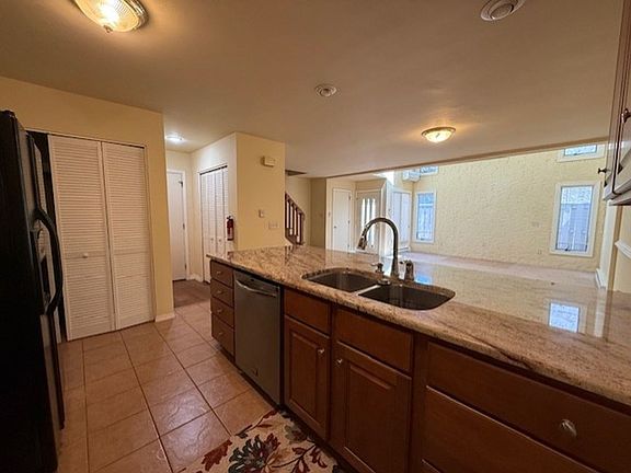4th image of 848 W Aaron Dr