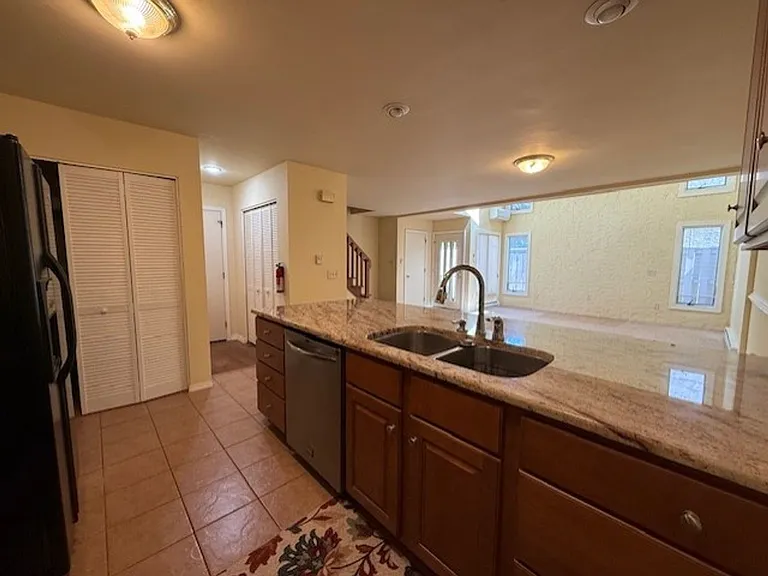 848 W Aaron Dr — Photo 4
