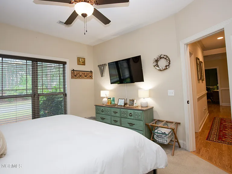 237 Rothbury Dr — Photo 40