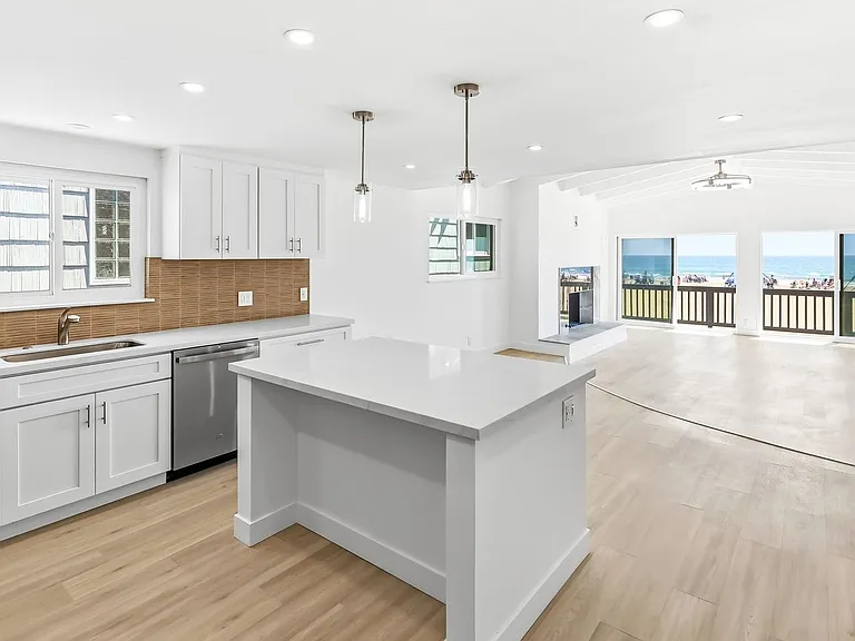3010 W Oceanfront — Photo 15