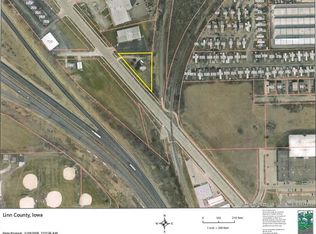 655 N Center Point Rd, Cedar Rapids, IA 52233