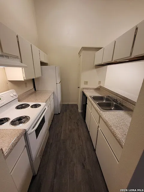 2 bed, 2.0 bath, 916 sqft, $1,225 — Photo 3