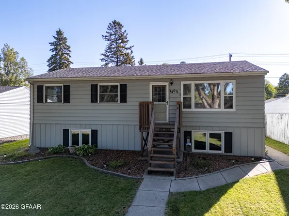 1403 S 19th St, Grand Forks, ND 58201