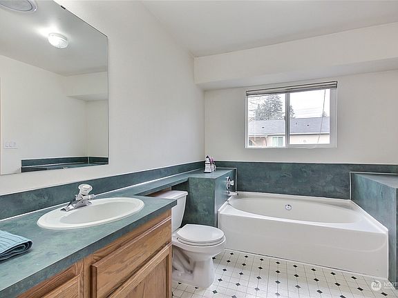 5th image of 6810 SE 57th Ct