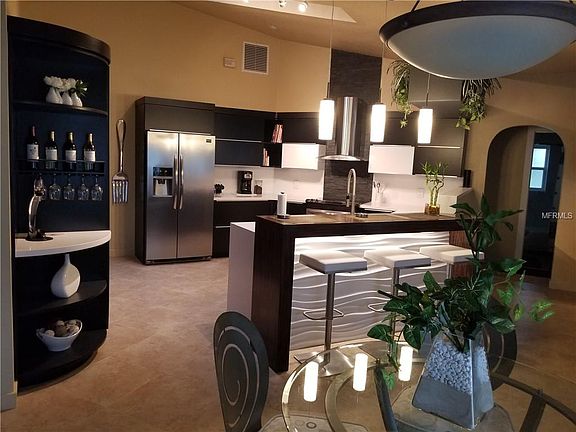 5th image of 1253 Catalina Blvd