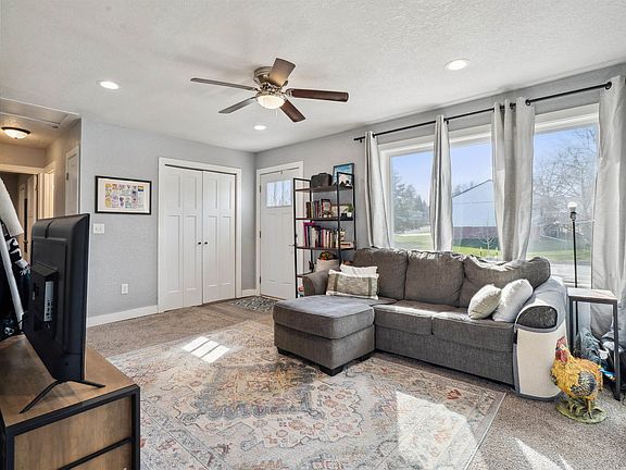3rd image of 801 3rd Ave NE
