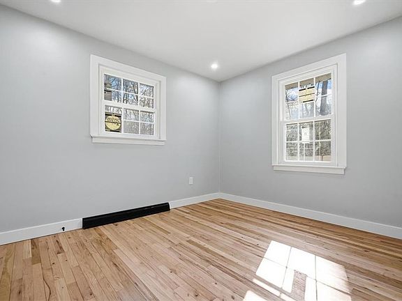 5th image of 108 Sharbaugh Rd