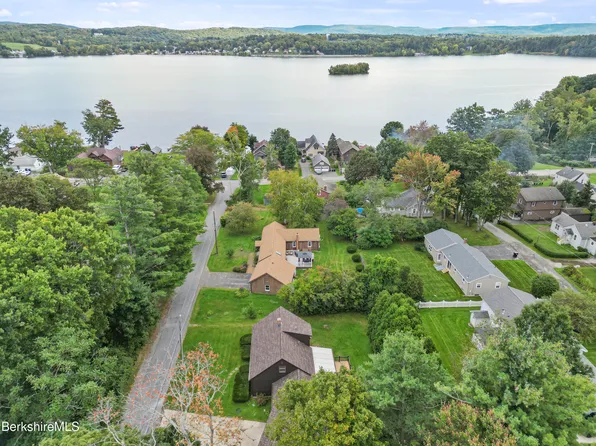 11 Opeechee St, Lanesboro, MA 01237