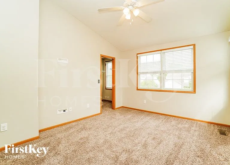 5435 Dietrich Ave — Photo 8