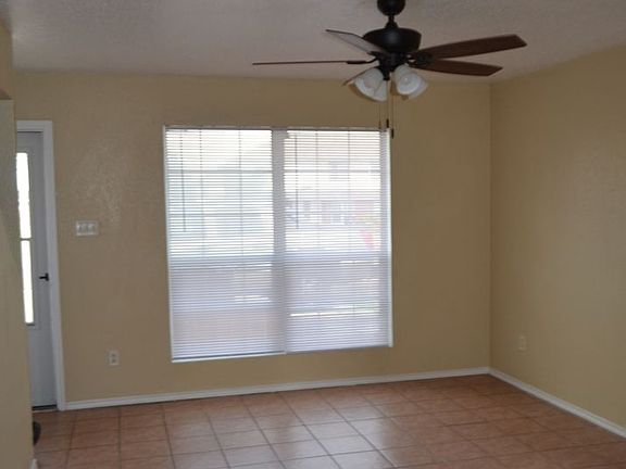2nd image of 4400 Alan Kent Dr #3B-2BA-1167SQFT