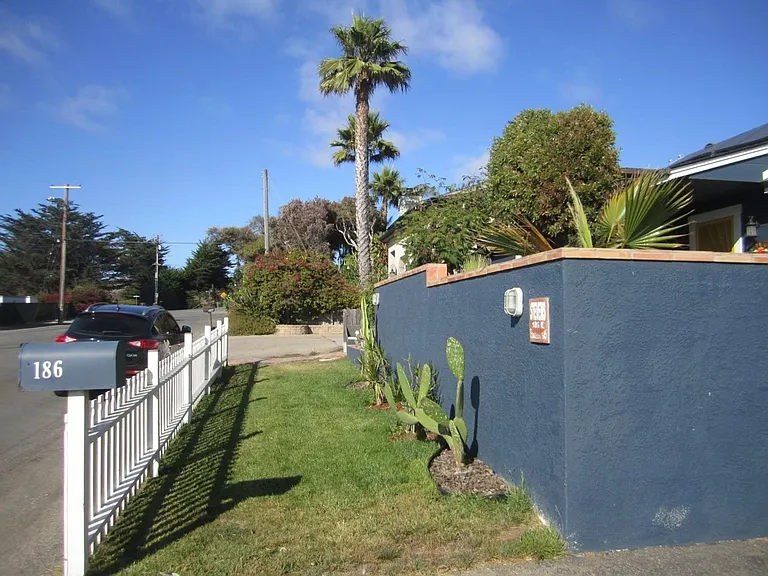 186 E St — Photo 24