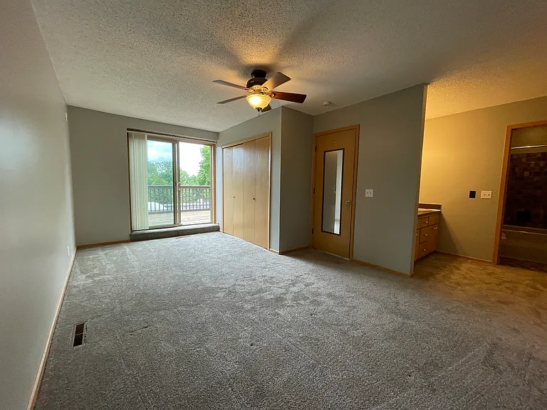Large Master Bedroom w/double closet and private bathroom