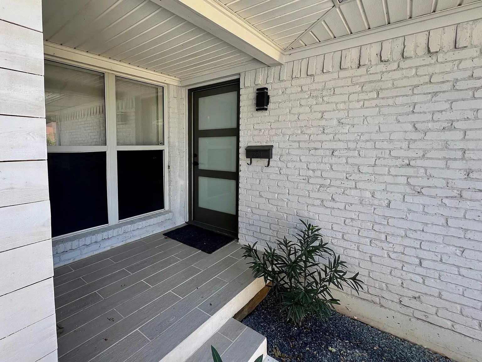 2 bed, 1348 sqft, $2,550 — Photo 2