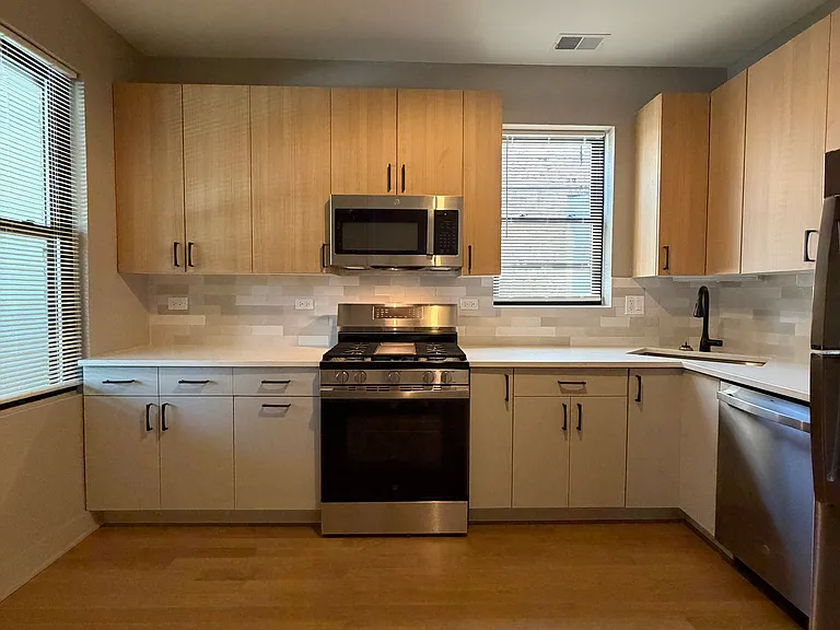 3530 W Dickens Ave #2 — Photo 9