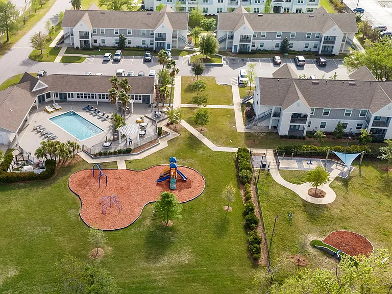 Stanford Pointe — Photo 10