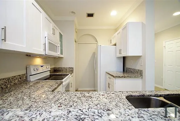 4 bed, 1640 sqft, $2,900 — Photo 4