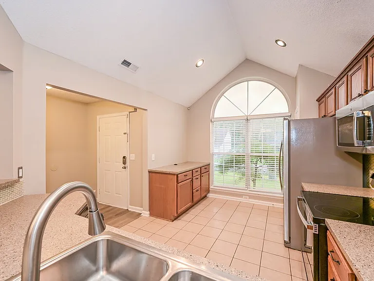 2204 Joann Dr — Photo 7