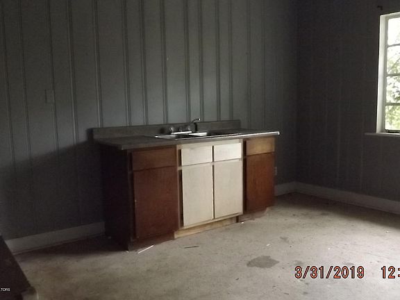 4th image of 642 W 2nd St