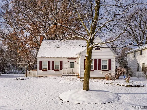 136 N Long St, Williamsville, NY 14221