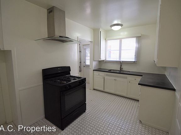 4th image of 11024 Otsego St