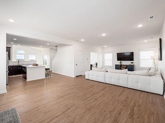 4th image of 715 Keystone Way