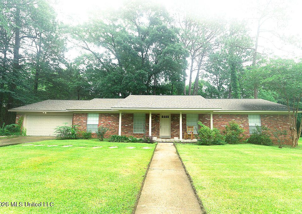 1st image of 812 Velma St