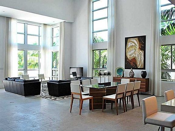 2nd image of 826 Collins Ave