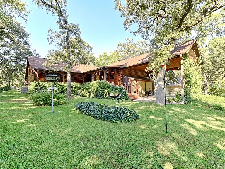 105 Santee Dr — Photo 2