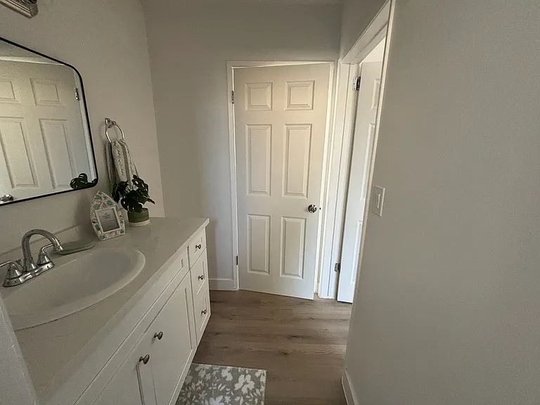7100 Woodman Ave #8 — Photo 11