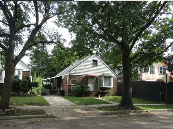 8537 256th St, Floral Park, NY 11001
