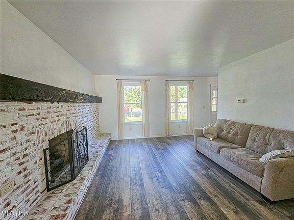 3rd image of 15745 Pineview Dr