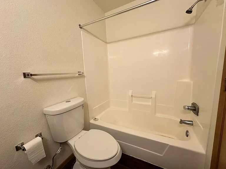 Ashwood Birchwood Apartments — Photo 34
