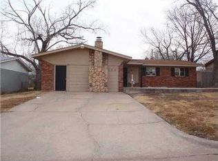 629 SW 14th St, Moore, OK 73160