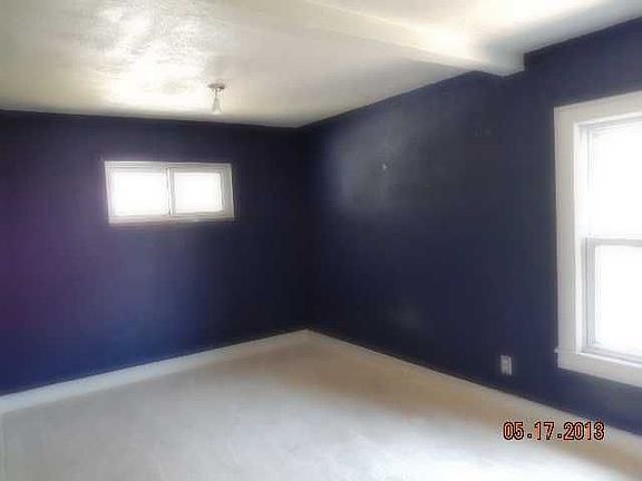 4th image of 927 2nd St