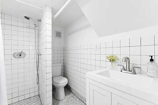 Sold by Compass | media 22