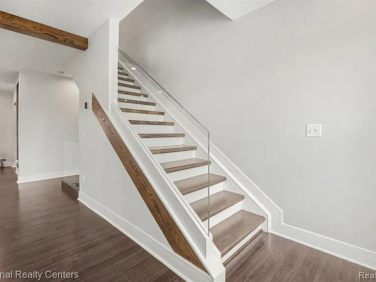 20304 Boardwalk Blvd — Photo 12