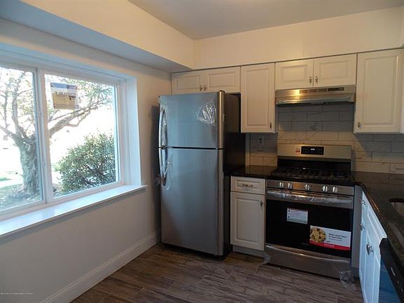 4th image of 16 Foxwood Ct