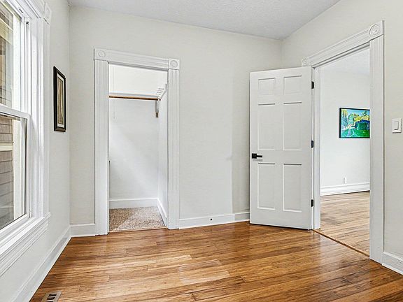 3rd image of 924 California Ave