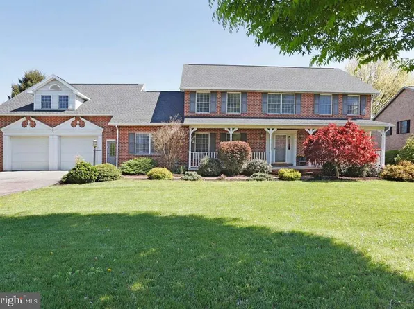 507 Brookview Dr, Greencastle, PA 17225