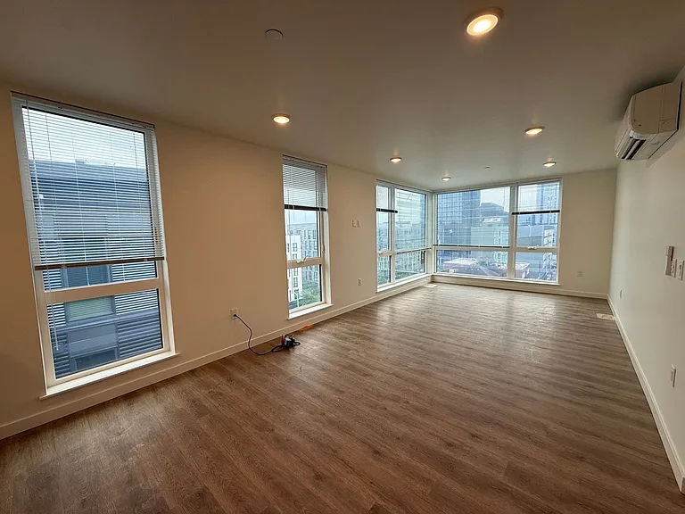 Metro 5000 Apartments — Photo 17
