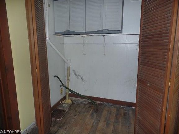 3rd image of 8598 Center St