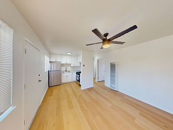 5th image of 1520 Castro St APT 15