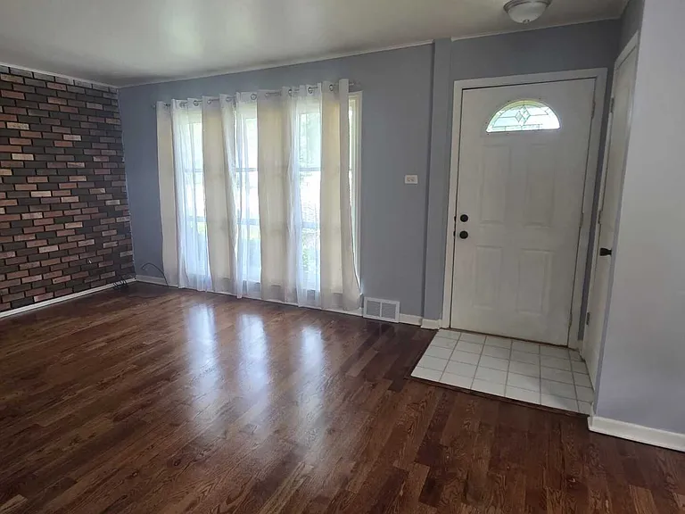 9154 Ridgeland Ave — Photo 3