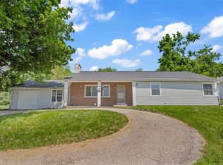 3500 White Oak Rd SE, Cedar Rapids, IA 52403