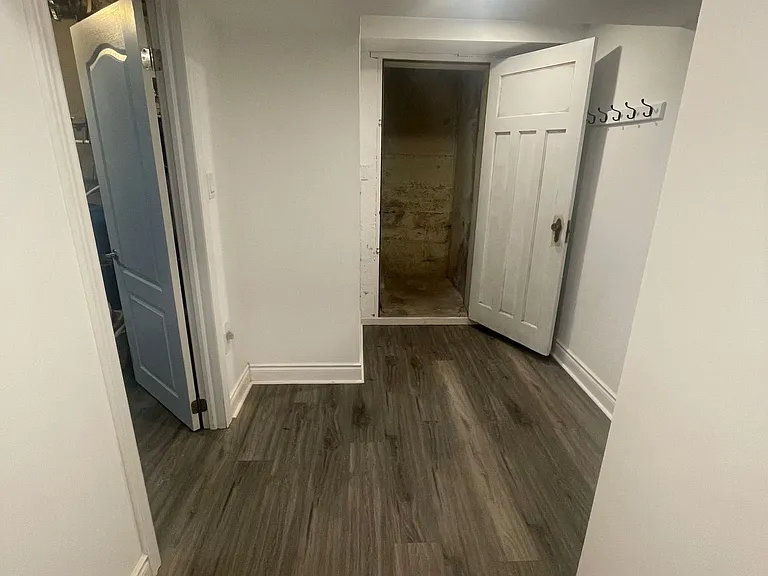 909 James St — Photo 3