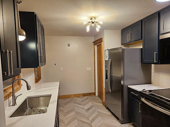 3rd image of 302 Palmer Dr